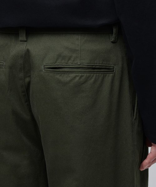 MUSINSA STANDARD（ムシンサスタンダード）の「ツーピンタックワイドチノパンツ [カーキ]（その他パンツ・メンズ・その他・31/33/26/27/28/29/38/42/36/34/32/30/40）」の6枚目の写真
