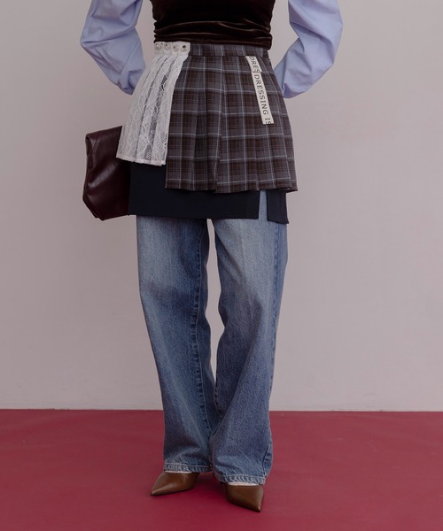 Eimee Law（エイミーロウ）の「プリーツレイヤード3TEXミニスカート（スカート・レディース・グレー/ブラウン/レッド・MEDIUM）」の2枚目の写真