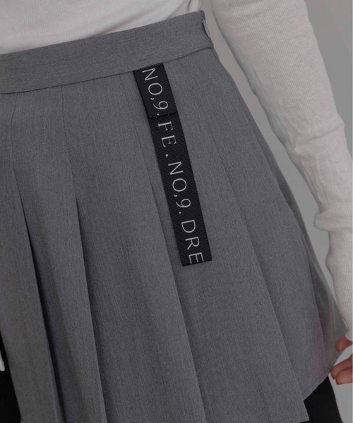 Eimee Law（エイミーロウ）の「プリーツレイヤード3TEXミニスカート（スカート・レディース・グレー/ブラウン/レッド・MEDIUM）」の13枚目の写真