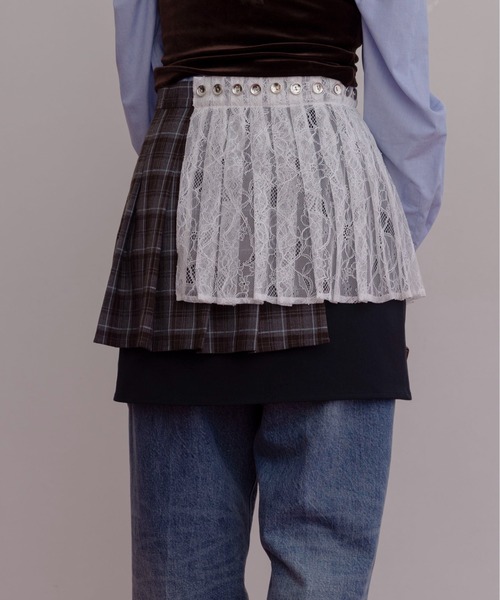 Eimee Law（エイミーロウ）の「プリーツレイヤード3TEXミニスカート（スカート・レディース・グレー/ブラウン/レッド・MEDIUM）」の21枚目の写真