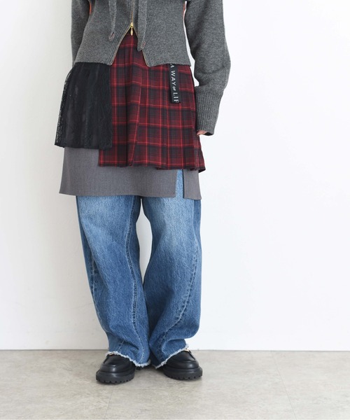 Eimee Law（エイミーロウ）の「プリーツレイヤード3TEXミニスカート（スカート・レディース・グレー/ブラウン/レッド・MEDIUM）」の4枚目の写真