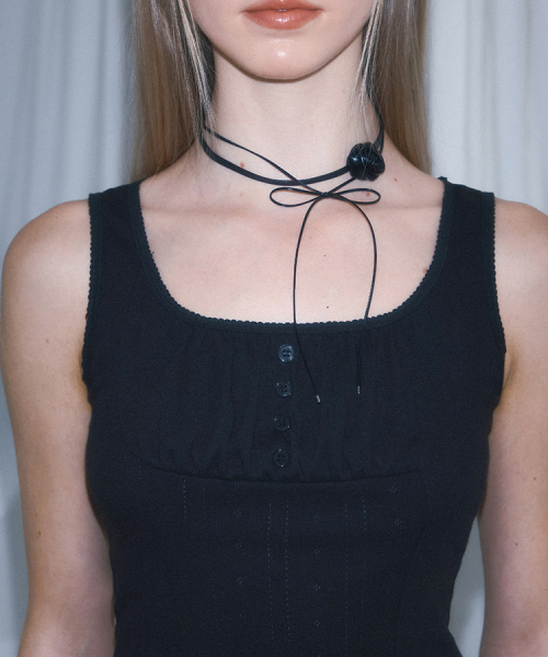 ROSEFRANTZ（ロゼフランツ）の「Frill Button Sleeveless [Black]（Tシャツ/カットソー・レディース・ブラック・MEDIUM/SMALL）」の2枚目の写真