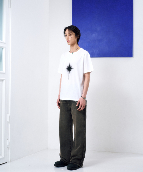 IUGAMAKARAS(イウガマカラス)の「Sprayed Half Top (White)(Tシャツ/カットソー・レディース・その他・1/3)」の2枚目の写真