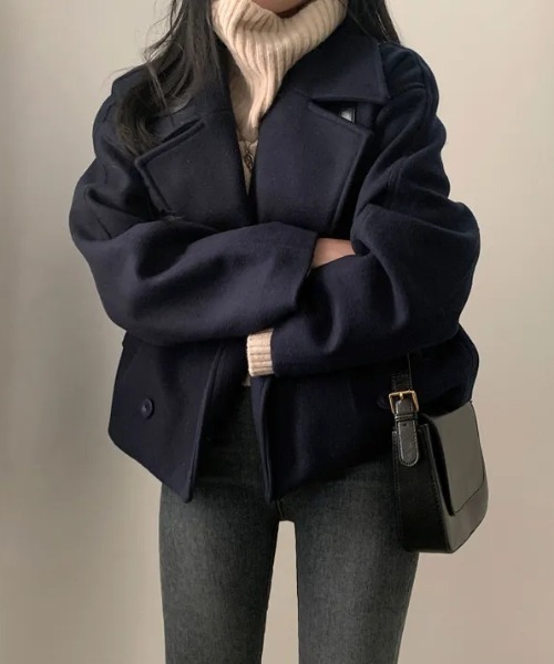 FAVORITO(ファヴォリート)の「襟付きダブルブレストショートメルトンジャケット(ピーコート・レディース・ベージュ/ネイビー/ライトベージュ・F)」の3枚目の写真