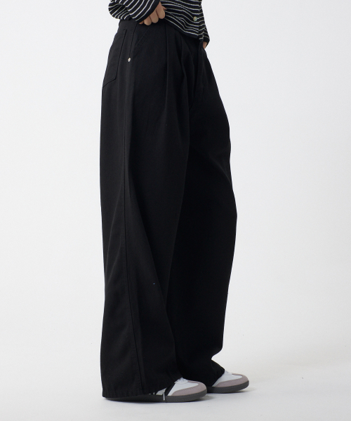 UNKNOWN PLANET(アンノウンプラネット)の「ツーピンタックワイドコットンパンツブラック(その他パンツ・レディース・その他・SMALL/LARGE/MEDIUM)」の4枚目の写真
