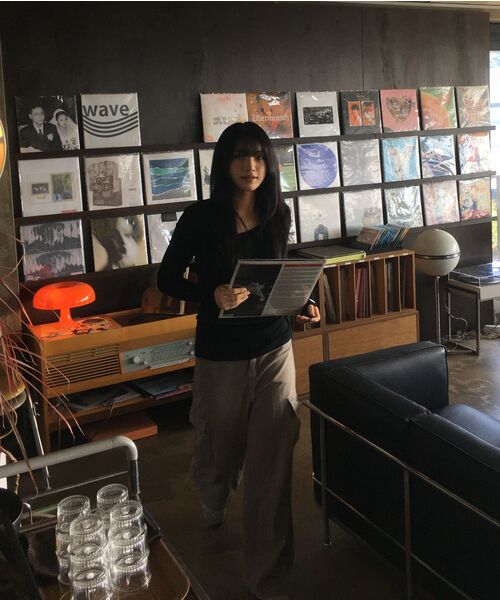 ZEROPLANET（ゼロプラネット）の「クロエ アンバランススリーブトップ [ブラック]（Tシャツ/カットソー・レディース・ブラック・SMALL/MEDIUM）」の13枚目の写真