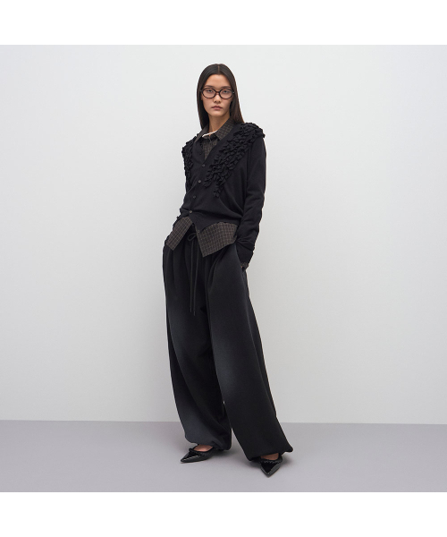 LCDC TM(エルシーディーシーティーエム)の「ASYMMETRIC FRILL CARDIGAN(カーディガン/ボレロ・メンズ・ライトグレー/ブラック・OS)」の6枚目の写真