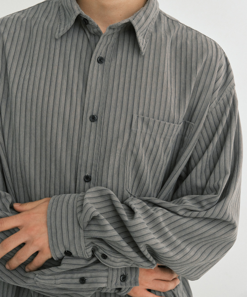 ENDOOR（エンドア）の「Corduroy stripe shirt (gray stripe)（シャツ/ブラウス・メンズ・チャコールグレー・1/2）」の4枚目の写真