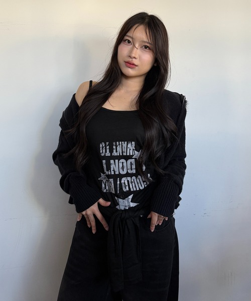 lilful(リルフル)の「【26年春夏新作】2WAY ヘンリーネック レタリングロゴトップス キャミソール(Tシャツ/カットソー・レディース・ブラック/ブラウン/ホワイト/グレー・M/S)」の11枚目の写真