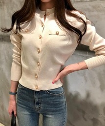美くびれを演出する大人金ボタンショート丈ニットカーディガン