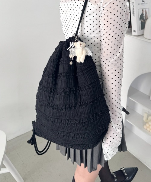 Loueme(ルエム)の「ホイップレースフリルナップサック(バックパック/リュック・レディース・オフホワイト/ライトブルー/ブラック・FREE)」の3枚目の写真