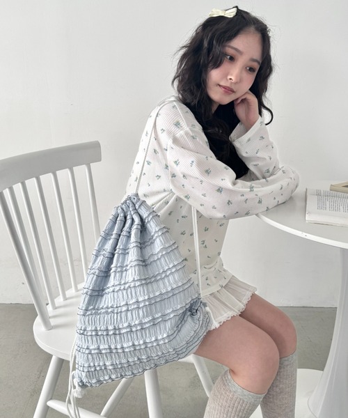 Loueme(ルエム)の「ホイップレースフリルナップサック(バックパック/リュック・レディース・オフホワイト/ライトブルー/ブラック・FREE)」の6枚目の写真