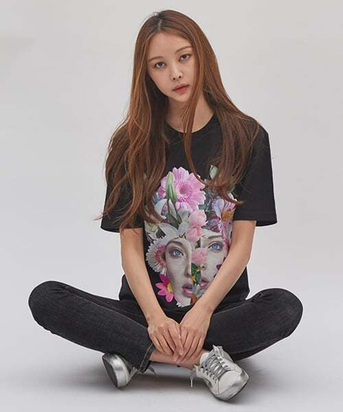 ICONOGRAPHY(アイコノグラフィー)の「ウーマンインフラワー2 BK(Tシャツ/カットソー・レディース・ブラック・SMALL/X-LARGE/LARGE/MEDIUM)」の2枚目の写真