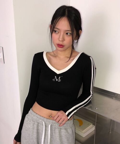 MUCENT(ムセント)の「バインディングトラックラインVネックリブTシャツ(3カラー)(Tシャツ/カットソー・レディース・グレー/ブラック/ネイビー・FREE)」の20枚目の写真