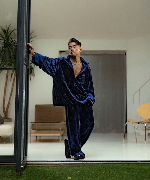 VANQUISH（ヴァンキッシュ）の「VANQUISH / ヴァンキッシュ VA embroidery ベロアジャケット（その他アウター・メンズ・ネイビー/ブラック・L/M）」の9枚目の写真