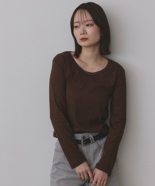 ad thie(アドティエ)の「起毛クルーネック インナーカットソー(Tシャツ/カットソー・レディース・ブラック/ブラウン/オフホワイト/グレー・FREE)」の4枚目の写真