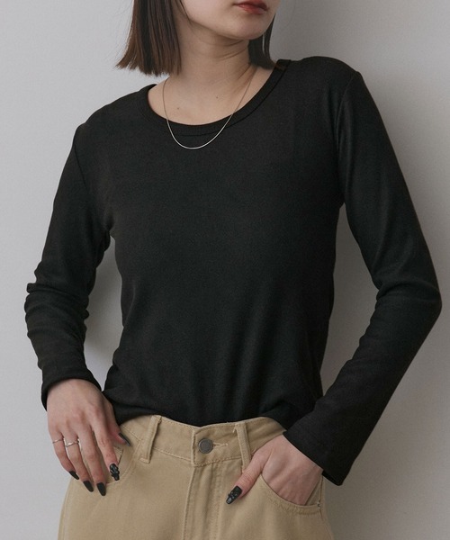 ad thie(アドティエ)の「起毛クルーネック インナーカットソー(Tシャツ/カットソー・レディース・ブラック/ブラウン/オフホワイト/グレー・FREE)」の2枚目の写真