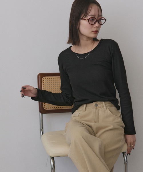 ad thie(アドティエ)の「起毛クルーネック インナーカットソー(Tシャツ/カットソー・レディース・ブラック/ブラウン/オフホワイト/グレー・FREE)」の16枚目の写真