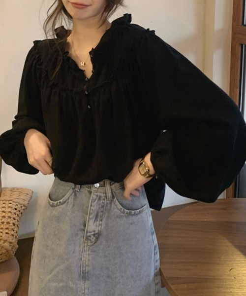 SallyLunn(サリーラン)の「フリル切替デザインブラウス(シャツ/ブラウス・レディース・スミクロ/ベージュ・LARGE/MEDIUM)」の2枚目の写真