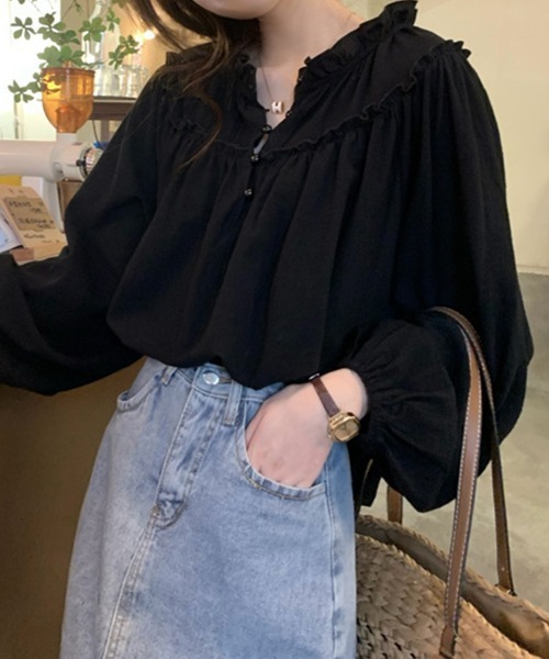 SallyLunn(サリーラン)の「フリル切替デザインブラウス(シャツ/ブラウス・レディース・スミクロ/ベージュ・LARGE/MEDIUM)」の3枚目の写真