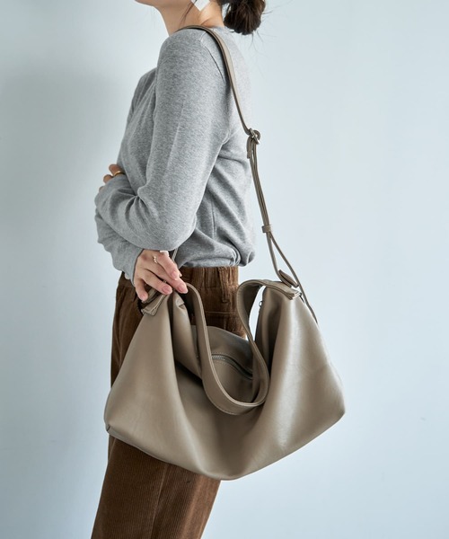 STYLE DELI(スタイルデリ)の「ダブルストラップ軽量くったりショルダーバッグ(ショルダーバッグ・レディース・グレイッシュベージュ/ブラック・FREE)」の1枚目の写真