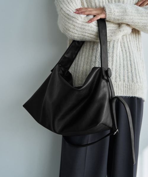 STYLE DELI(スタイルデリ)の「ダブルストラップ軽量くったりショルダーバッグ(ショルダーバッグ・レディース・グレイッシュベージュ/ブラック・FREE)」の9枚目の写真