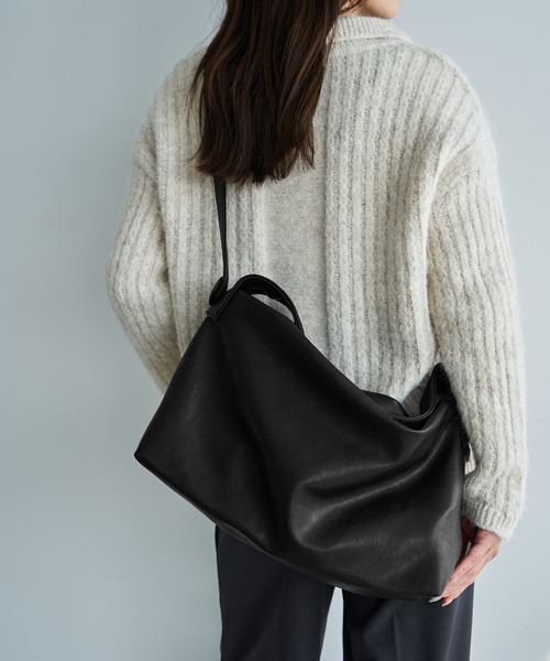 STYLE DELI(スタイルデリ)の「ダブルストラップ軽量くったりショルダーバッグ(ショルダーバッグ・レディース・グレイッシュベージュ/ブラック・FREE)」の10枚目の写真