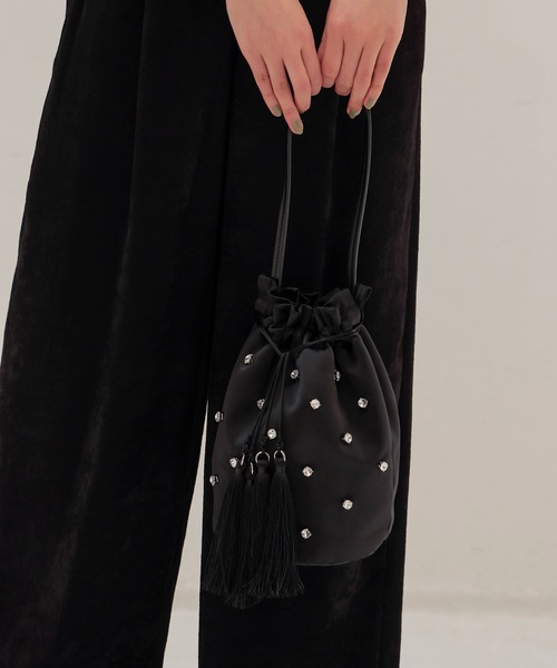 TSURU by Mariko Oikawa(ツルバイマリコオイカワ)の「TSURU by Mariko Oikawa / Spaniel(ビジュー付き巾着バッグ WB-1269790)(ハンドバッグ・レディース・ブラック・FREE)」の2枚目の写真