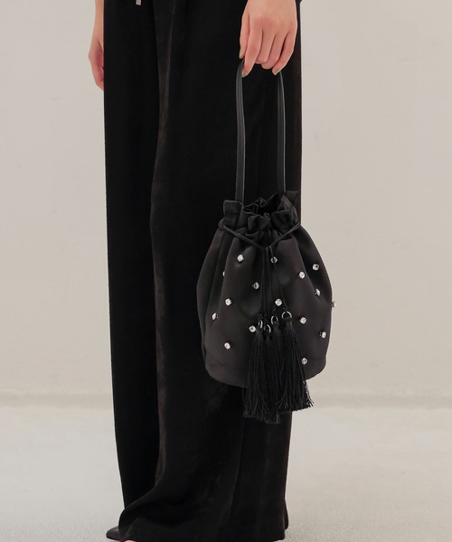 TSURU by Mariko Oikawa(ツルバイマリコオイカワ)の「TSURU by Mariko Oikawa / Spaniel(ビジュー付き巾着バッグ WB-1269790)(ハンドバッグ・レディース・ブラック・FREE)」の3枚目の写真