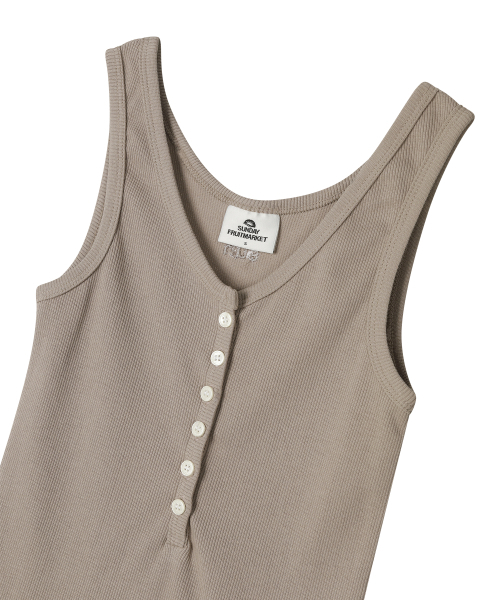 SUNDAY FRUIT MARKET(サンデーフルーツマーケット)の「W) BUTTON SLEEVELESS BEIGE(Tシャツ/カットソー・レディース・その他・ONE SIZE)」の3枚目の写真