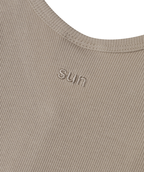 SUNDAY FRUIT MARKET(サンデーフルーツマーケット)の「W) BUTTON SLEEVELESS BEIGE(Tシャツ/カットソー・レディース・その他・ONE SIZE)」の5枚目の写真
