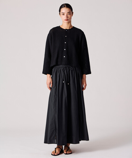 Bshop（ビショップ）の「INDIA INDUSTRY | コットンポプリン ギャザースカート WOMEN（スカート・レディース・オフホワイト/ピンク系その他/ブラック・1）」の4枚目の写真