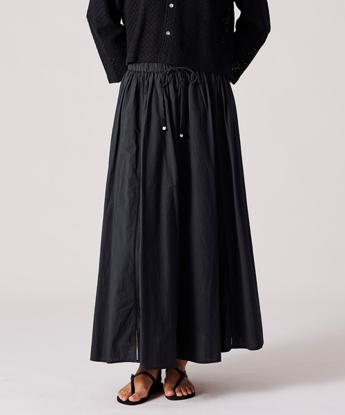 Bshop（ビショップ）の「INDIA INDUSTRY | コットンポプリン ギャザースカート WOMEN（スカート・レディース・オフホワイト/ピンク系その他/ブラック・1）」の3枚目の写真