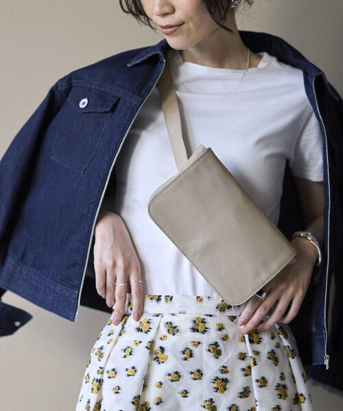 Firsthand（ファーストハンド）の「Firsthand/ファーストハンド レザー ウェストポーチ / 牛革 / 撥水レザー（ボディバッグ/ウエストポーチ・レディース・ベージュ/ブラック・ONE SIZE）」の5枚目の写真