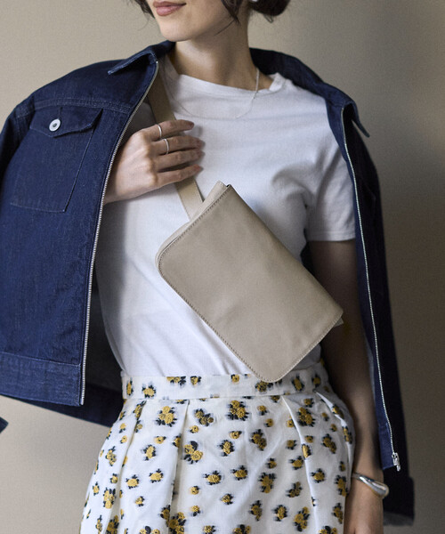 Firsthand（ファーストハンド）の「Firsthand/ファーストハンド レザー ウェストポーチ / 牛革 / 撥水レザー（ボディバッグ/ウエストポーチ・レディース・ベージュ/ブラック・ONE SIZE）」の6枚目の写真