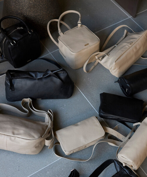 Firsthand（ファーストハンド）の「Firsthand/ファーストハンド レザー ウェストポーチ / 牛革 / 撥水レザー（ボディバッグ/ウエストポーチ・レディース・ベージュ/ブラック・ONE SIZE）」の18枚目の写真