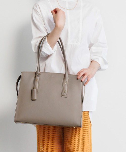 Jewelna Rose(ジュエルナローズ)の「メルジュール トートバッグ 13.3インチPC収納 65602(トートバッグ・レディース・ブラウン/グレイッシュベージュ/ブラック・FREE)」の5枚目の写真