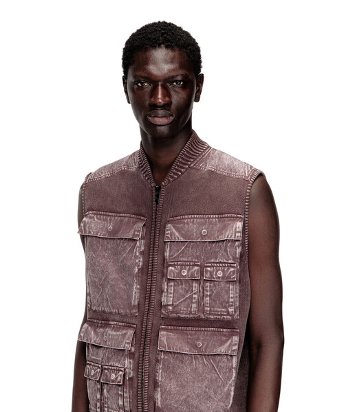 DIESEL(ディーゼル)の「メンズ ジップアップベスト K-GIULIUS(ベスト・メンズ・ブラウン系その他・MEDIUM/LARGE/SMALL)」の3枚目の写真