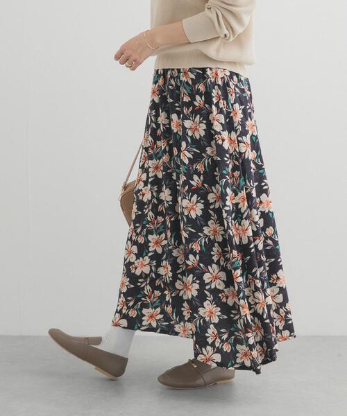 URBAN RESEARCH DOORS（アーバンリサーチドアーズ）の「レーヨンフラワープリントスカート（スカート・レディース・ブルー系その他/ブラック系その他・FREE）」の2枚目の写真