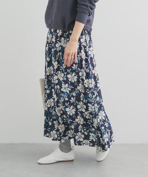 URBAN RESEARCH DOORS(アーバンリサーチドアーズ)の「レーヨンフラワープリントスカート(スカート・レディース・ブルー系その他/ブラック系その他・FREE)」の16枚目の写真