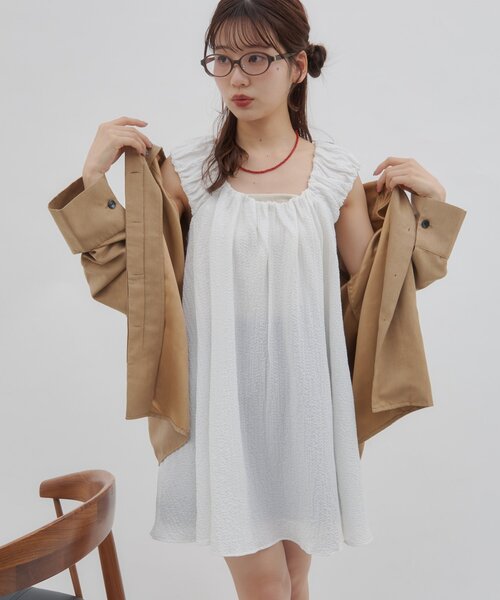 DISCOAT（ディスコート）の「【umm.】肩ギャザーリボンチュニック（シャツ/ブラウス・レディース・オフホワイト/ブラック・FREE）」の4枚目の写真