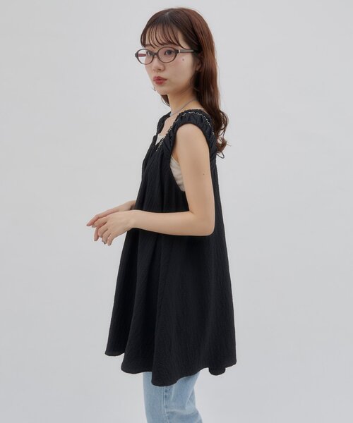 DISCOAT（ディスコート）の「【umm.】肩ギャザーリボンチュニック（シャツ/ブラウス・レディース・オフホワイト/ブラック・FREE）」の11枚目の写真