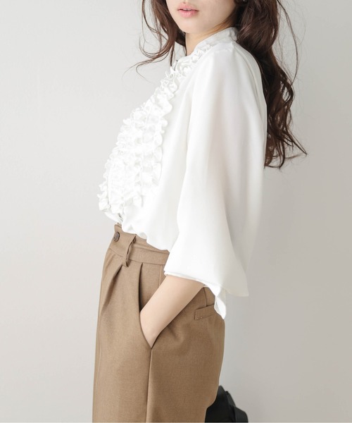 AMELY(エミリー)の「胸元フリルブラウス(シャツ/ブラウス・レディース・ホワイト/ブラック・フリー)」の5枚目の写真
