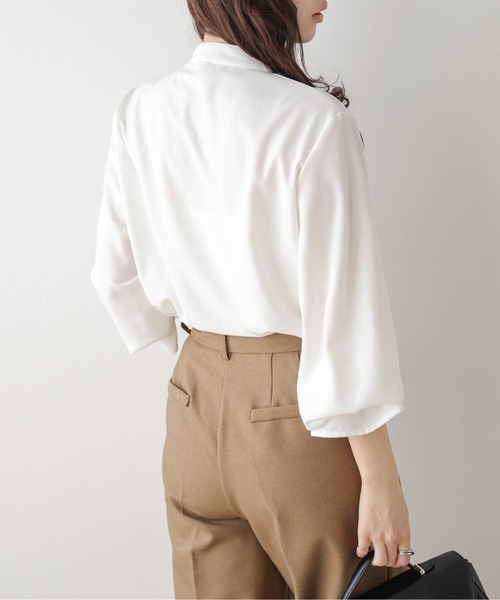 AMELY(エミリー)の「胸元フリルブラウス(シャツ/ブラウス・レディース・ホワイト/ブラック・フリー)」の7枚目の写真
