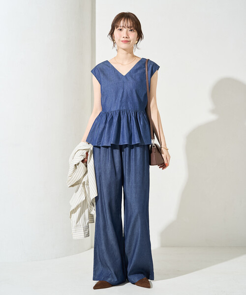 FREAK'S STORE(フリークスストア)の「限定展開 レーヨンデニム ノースリーブ セットアップ(ブラウス・イージーパンツ)(デニムパンツ・レディース・グレー/ブラック/サックスブルー/ネイビー・SMALL/MEDIUM)」の4枚目の写真