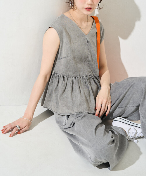 FREAK'S STORE(フリークスストア)の「限定展開 レーヨンデニム ノースリーブ セットアップ(ブラウス・イージーパンツ)(デニムパンツ・レディース・グレー/ブラック/サックスブルー/ネイビー・SMALL/MEDIUM)」の3枚目の写真