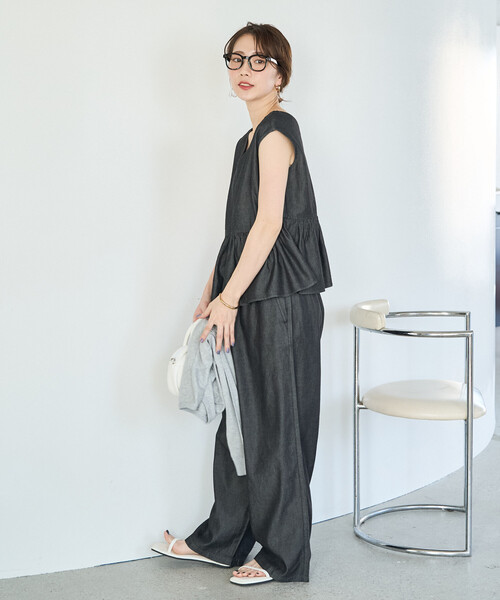 FREAK'S STORE(フリークスストア)の「限定展開 レーヨンデニム ノースリーブ セットアップ(ブラウス・イージーパンツ)(デニムパンツ・レディース・グレー/ブラック/サックスブルー/ネイビー・SMALL/MEDIUM)」の6枚目の写真