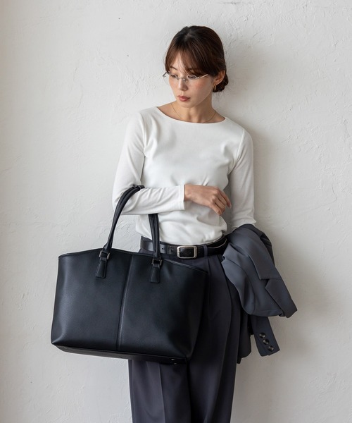 VitaFelice（ヴィータフェリーチェ）の「10ポケットユニセックスボストンバッグ（ボストンバッグ・レディース・チャコール/ブラック・FREE）」の5枚目の写真