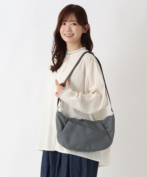one'sterrace（ワンズテラス）の「anello アングルショルダー（ショルダーバッグ・レディース・ベージュ系その他7/ブラック系8/グレー系4・99）」の21枚目の写真