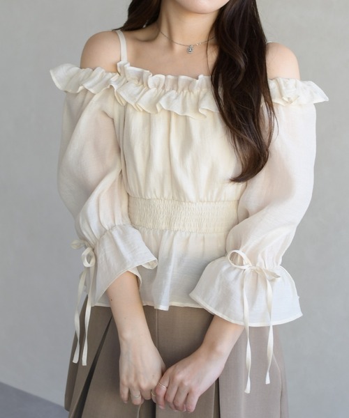 31 Sons de mode（トランテアン　ソン　ドゥ　モード）の「2026春夏新作 シャーリングフリルブラウス（シャツ/ブラウス・レディース・ベージュ/グレー/ライトグリーン・ﾌﾘ-）」の3枚目の写真